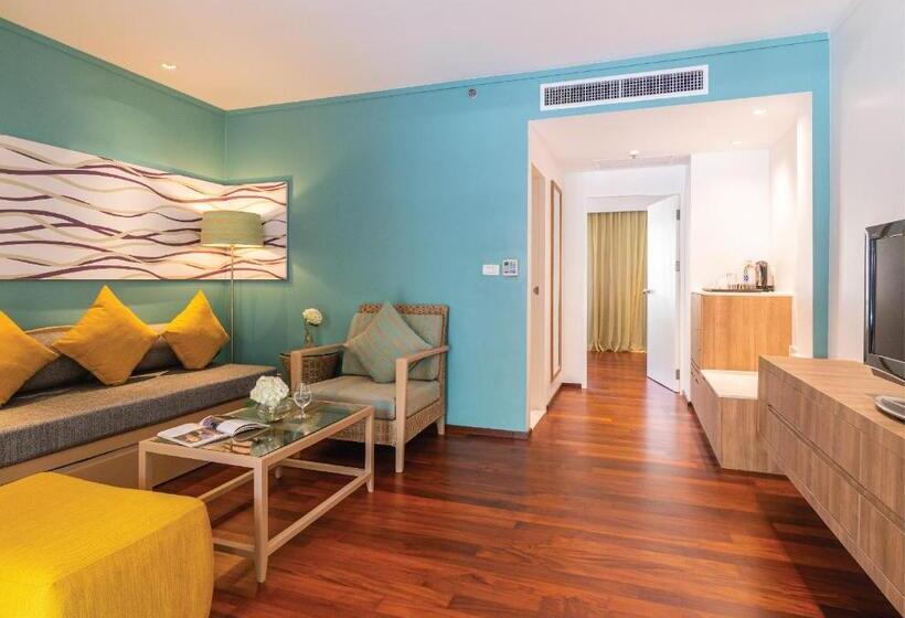 プールビュースイート, Radisson Resort And Suites Phuket
