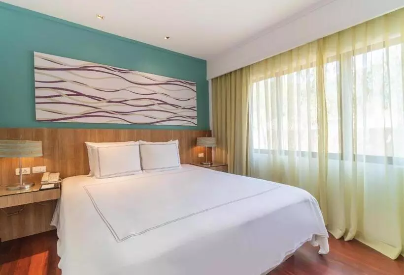 プールビュースイート, Radisson Resort And Suites Phuket