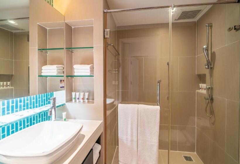 2 Bedroom Suite Pool View, Radisson Resort And Suites Phuket