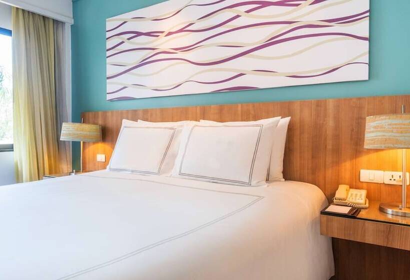2 베드룸 패밀리 스위트, Radisson Resort And Suites Phuket
