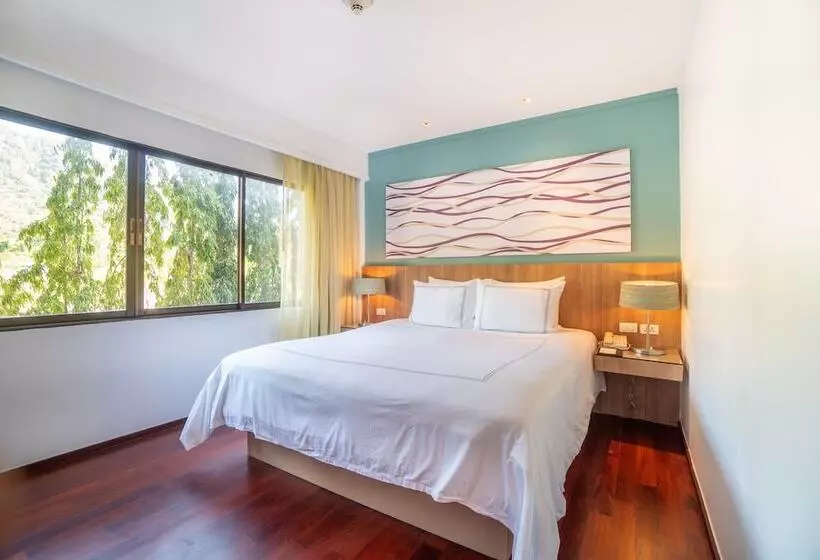 テラス付スイート, Radisson Resort And Suites Phuket