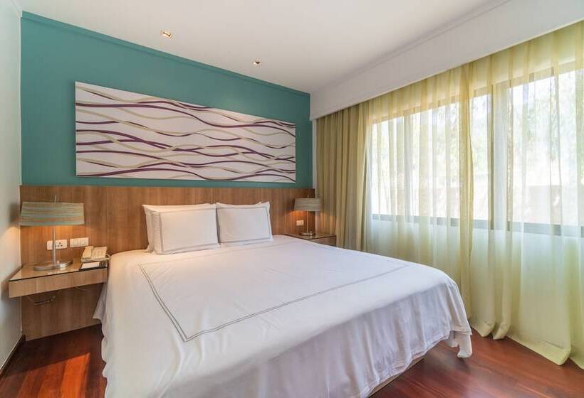 プールビュースイート, Radisson Resort And Suites Phuket