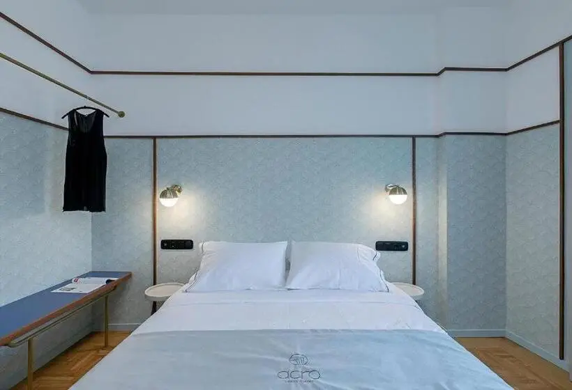 استودیوی لوکس, Acro Urban Suites