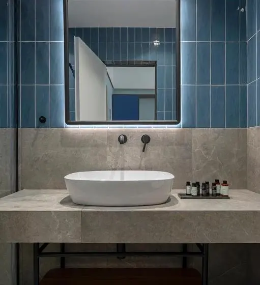 استودیوی لوکس, Acro Urban Suites