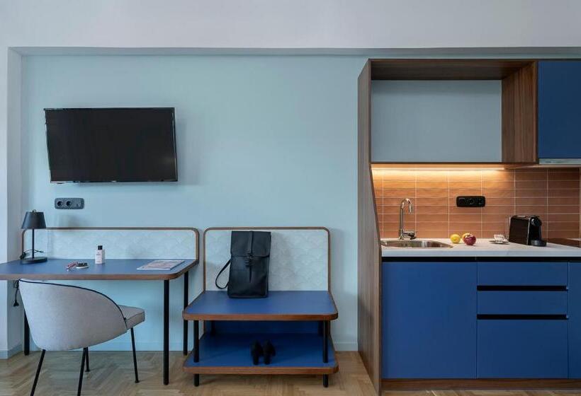 デラックススタジオ, Acro Urban Suites