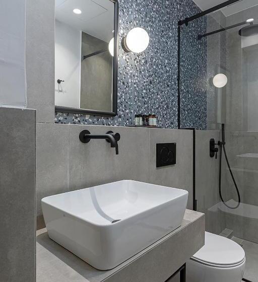 スタンダードスタジオ, Acro Urban Suites