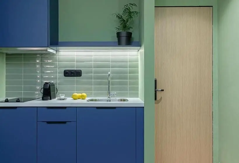 استودیوی استاندارد, Acro Urban Suites