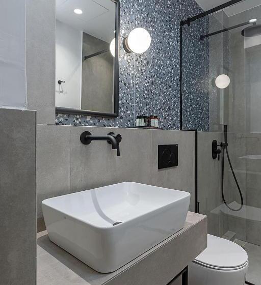 スタンダードスタジオ, Acro Urban Suites