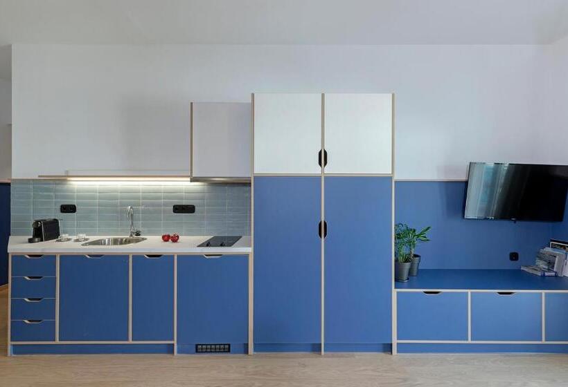 バルコニー付き１ベッドルームアパートメント, Acro Urban Suites