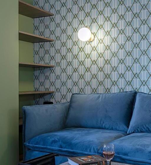 スーペリアスタジオ, Acro Urban Suites