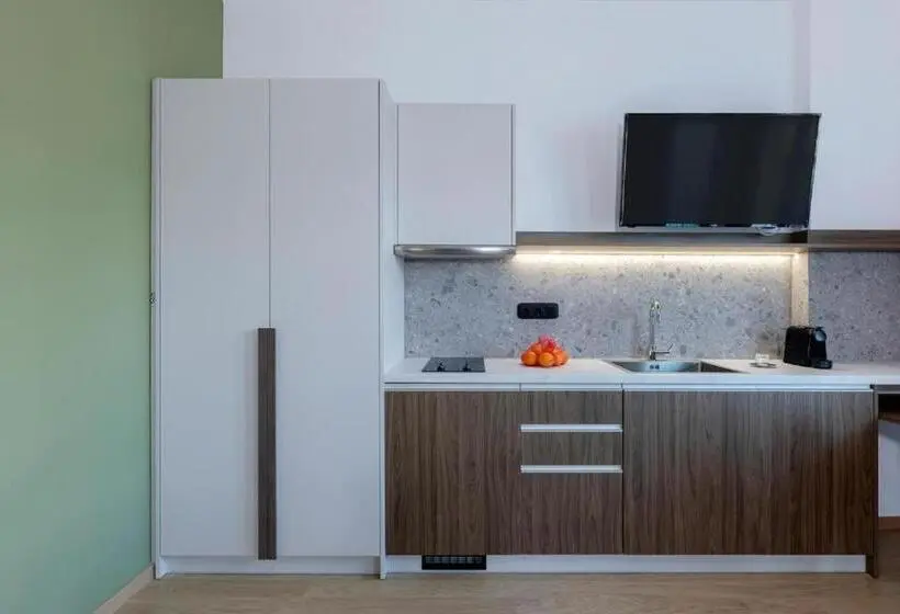 استودیوی سوپریور, Acro Urban Suites