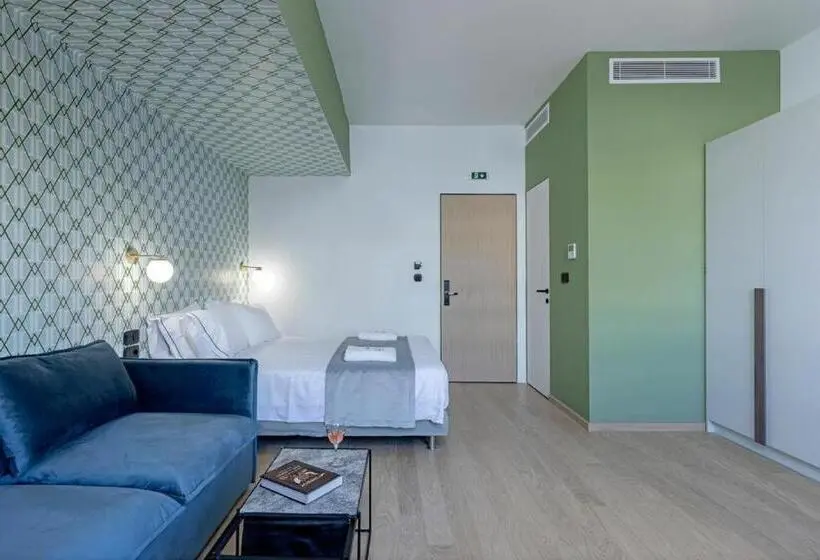 استودیوی سوپریور, Acro Urban Suites