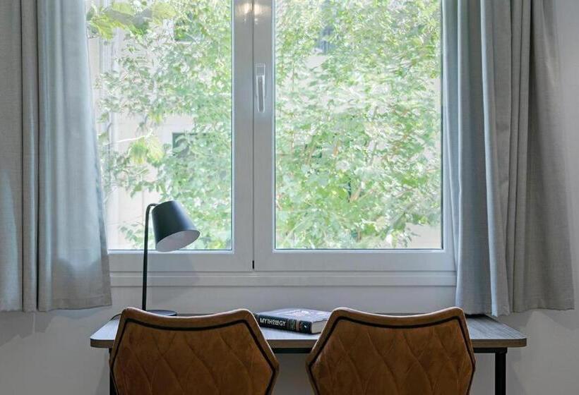 スーペリアスタジオ, Acro Urban Suites