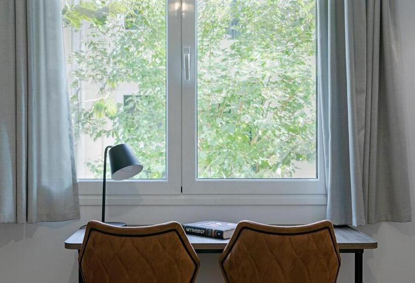 スーペリアスタジオ, Acro Urban Suites