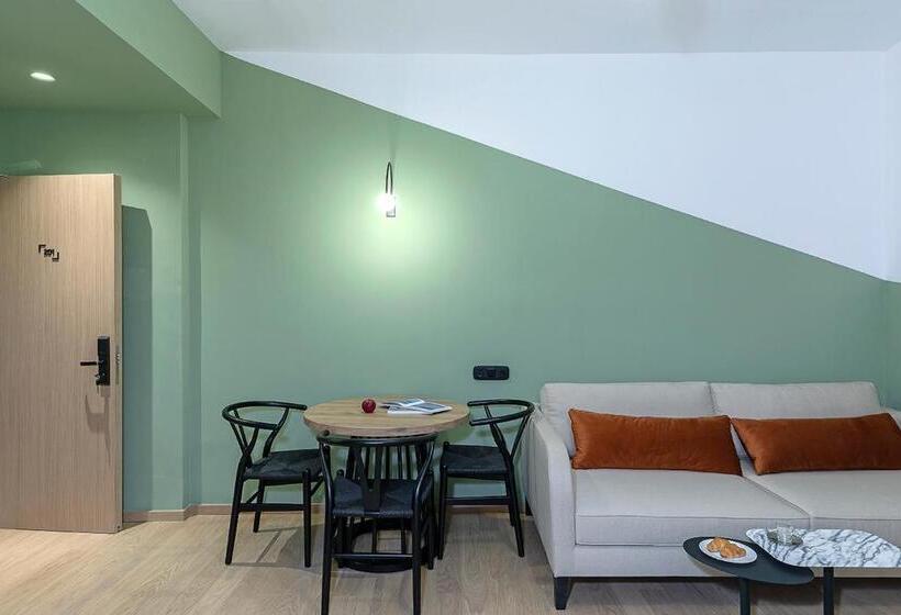 スタンダードスタジオ, Acro Urban Suites