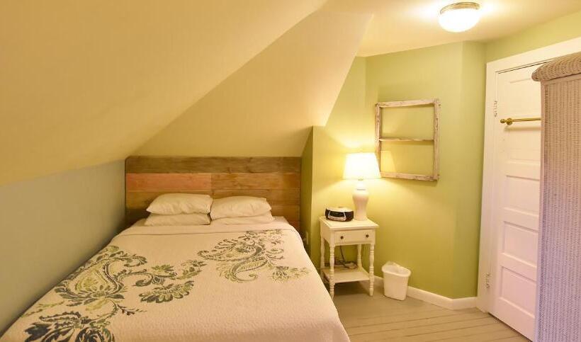 스탠다드 룸 공동 욕실, The John Randall House