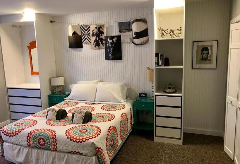 침실 1개 아파트, The John Randall House