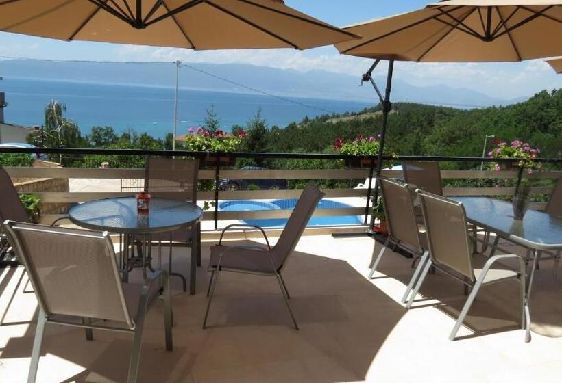 اتاق لوکس با بالکن, Villa Angelos