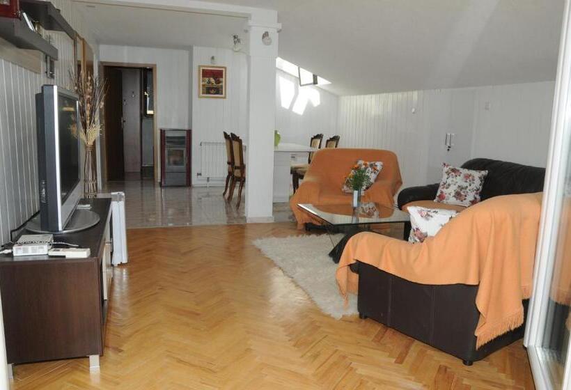 1 Bedroom Apartment Lake View, Villa Angelos