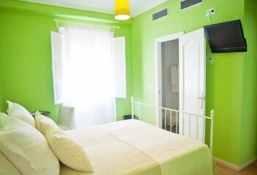 اتاق استاندارد, Hostal Five Gates
