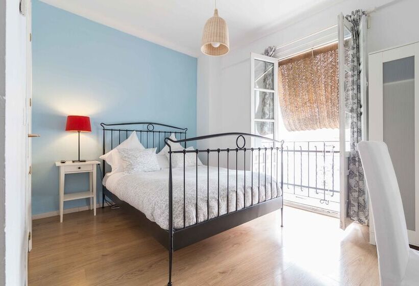 Номер Стандарт, Hostal Five Gates