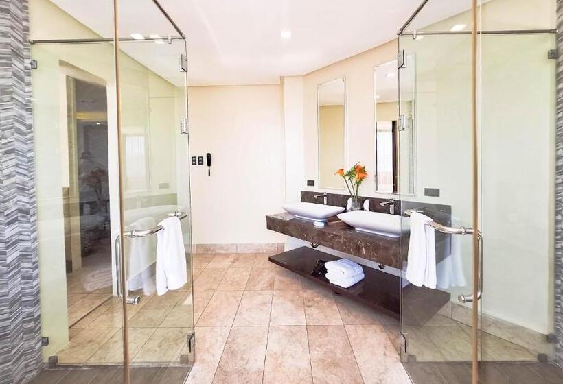 سوئیت پرزیدنت, Boracay Ocean Club Beach Resort