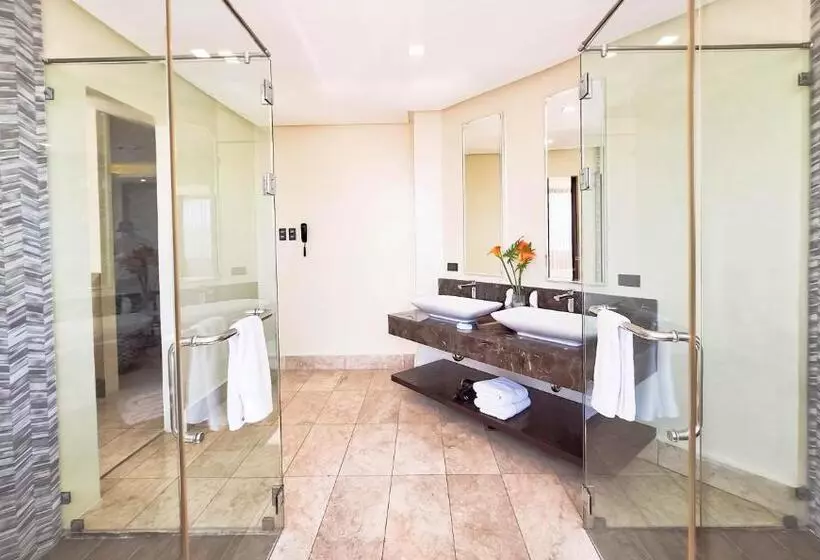 سوئیت پرزیدنت, Boracay Ocean Club Beach Resort