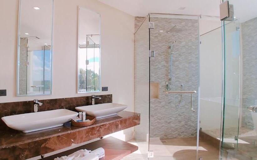 سوئیت پرزیدنت, Boracay Ocean Club Beach Resort