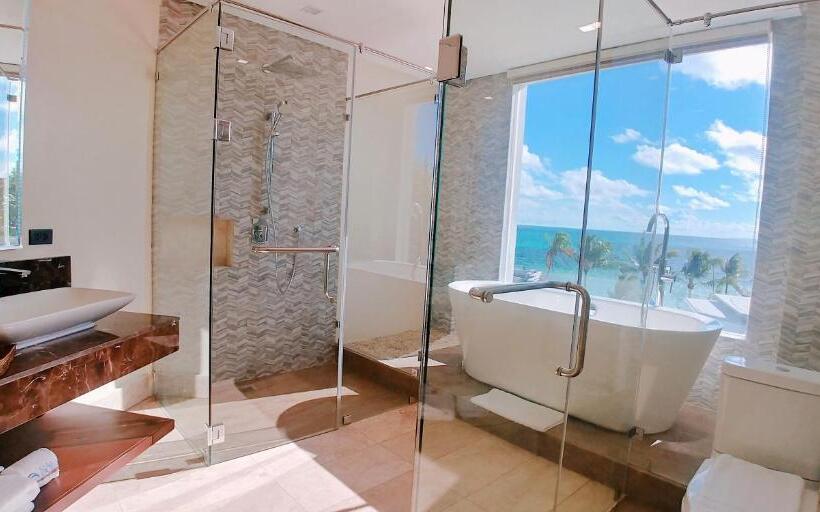 سوئیت پرزیدنت, Boracay Ocean Club Beach Resort