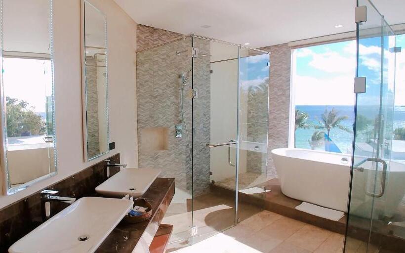 سوئیت پرزیدنت, Boracay Ocean Club Beach Resort