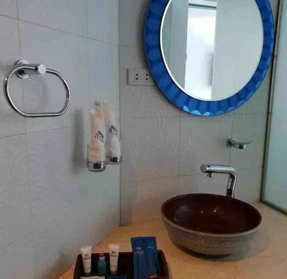 سوئیت با بالکن, Boracay Ocean Club Beach Resort