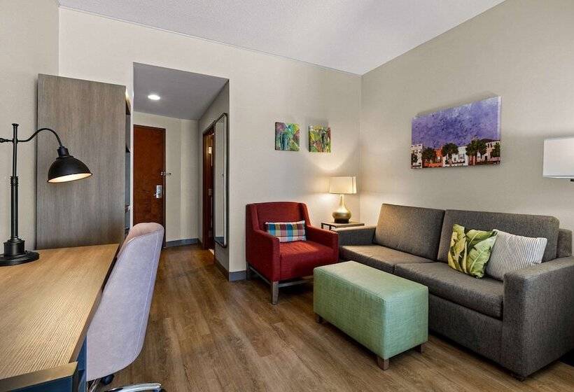 스위트, Comfort Suites Charleston West Ashley
