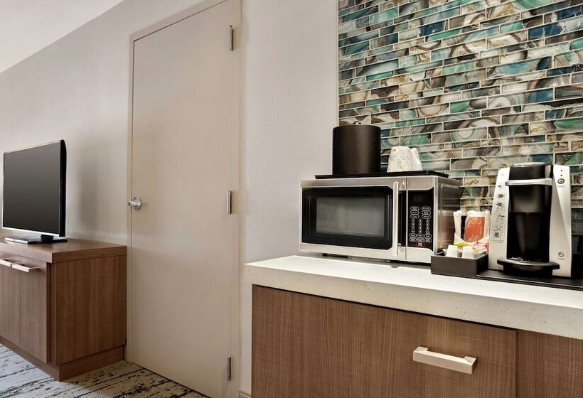 Standard Room Adapted for people with reduced mobility, Hilton Garden Inn New Orleans Convention Center