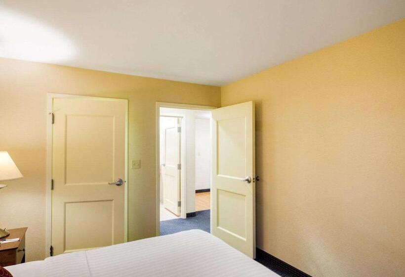 자쿠지 스위트, Mainstay Suites Dover