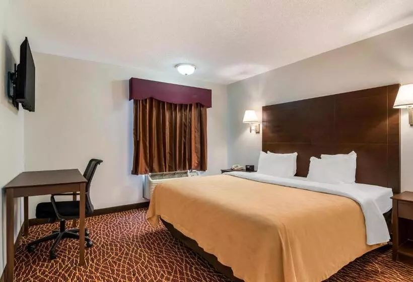 身障者適用キングサイズベッドルーム, Quality Inn Marietta Near Dobbins Arb
