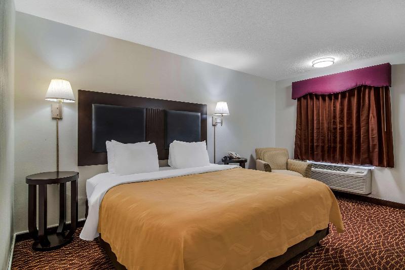 스탠다드 룸 킹사이즈 침대, Quality Inn
