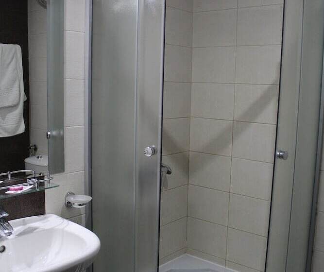 اتاق استاندارد, Razvan