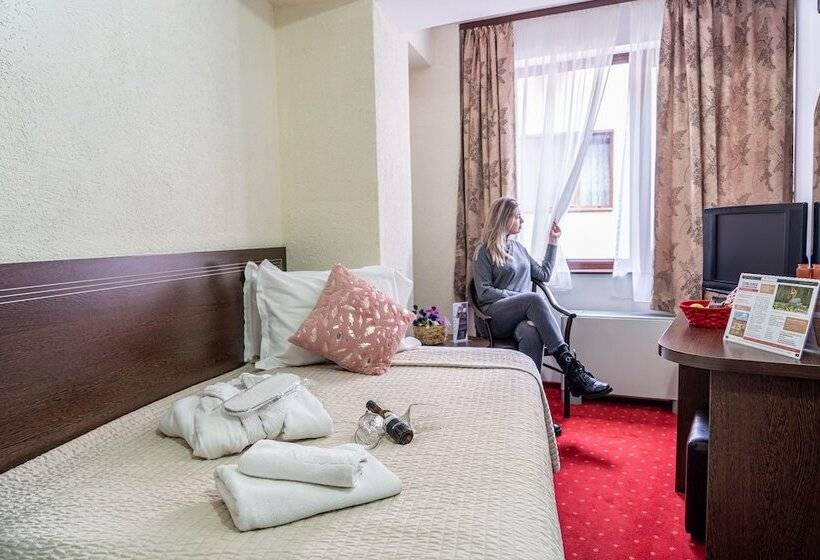 اتاق استاندارد, Razvan