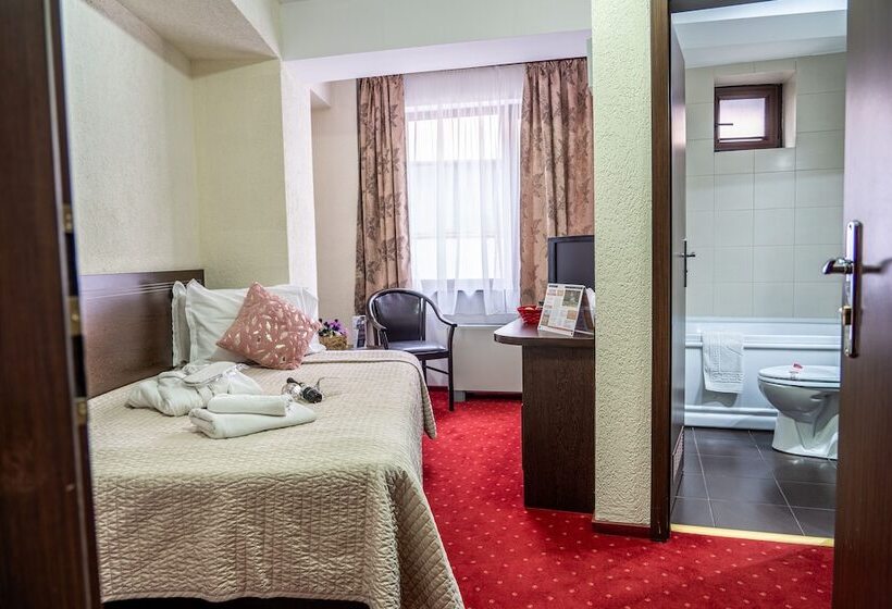 اتاق استاندارد, Razvan