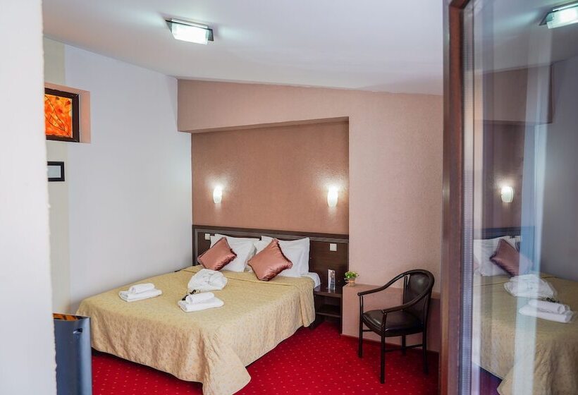 اتاق استاندارد, Razvan