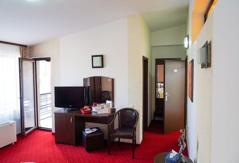 اتاق استاندارد, Razvan