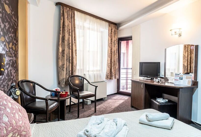 اتاق استاندارد, Razvan