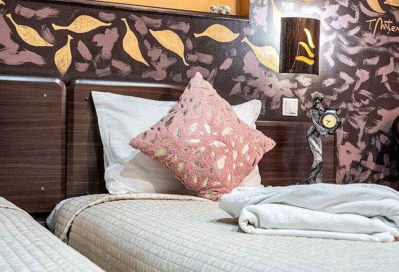 اتاق استاندارد, Razvan