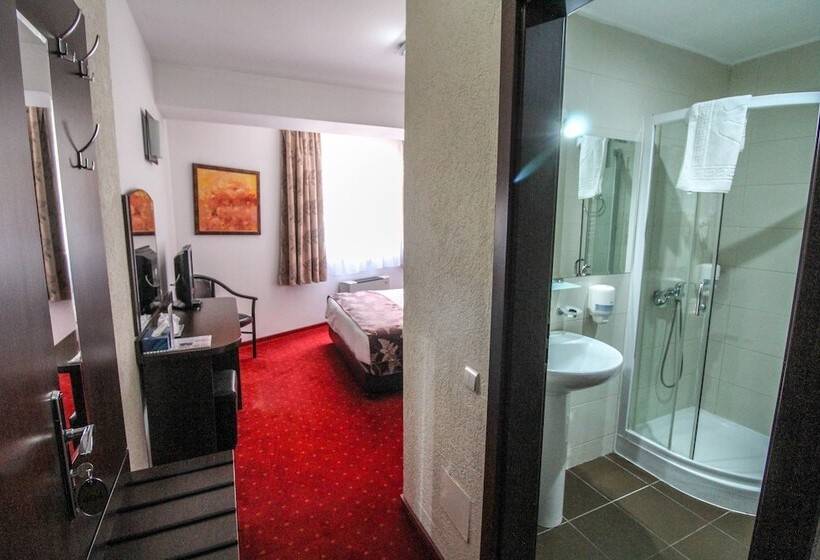 اتاق استاندارد, Razvan