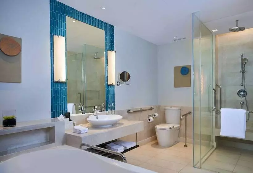 سوییت با چشم‌انداز باغ, Renaissance Phuket Resort & Spa