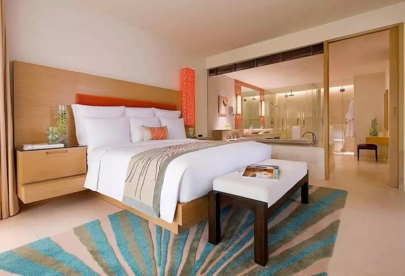 سوییت با چشم‌انداز باغ, Renaissance Phuket Resort & Spa