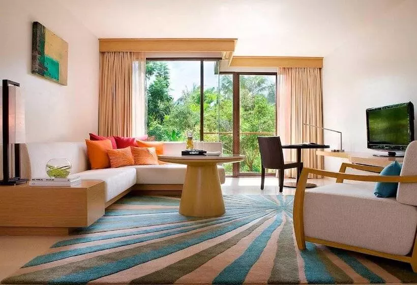 سوییت با چشم‌انداز باغ, Renaissance Phuket Resort & Spa