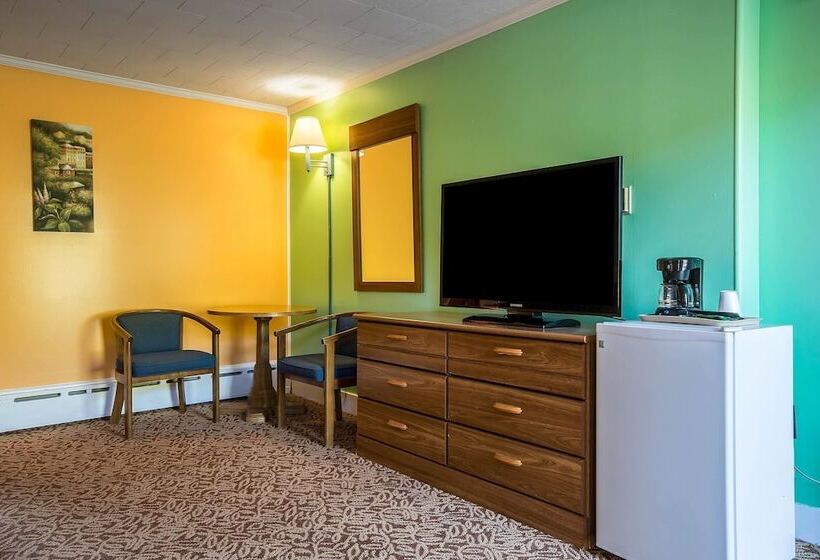 带2个双人床的标准工作室, Rodeway Inn Lincoln I 93