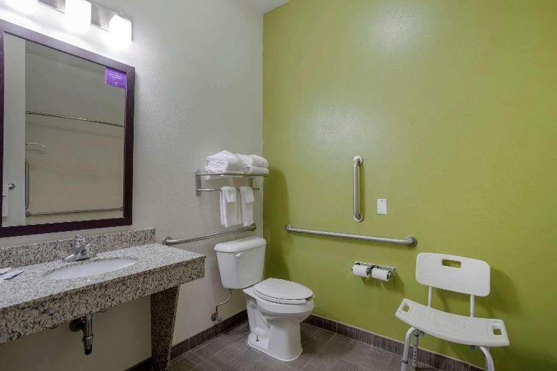 מיטת קינג בסוויטה, Sleep Inn & Suites