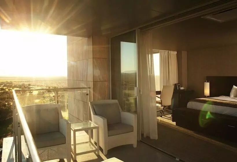 اتاق اجرایی, Talking Stick Resort